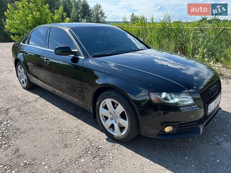 Седан Audi A4 2010 в Обухове