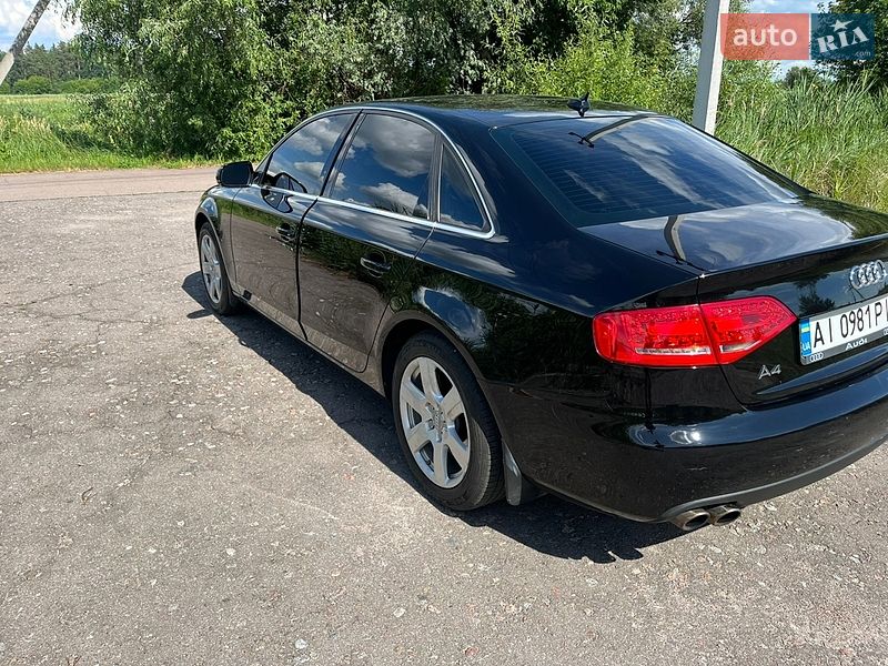Седан Audi A4 2010 в Обухове