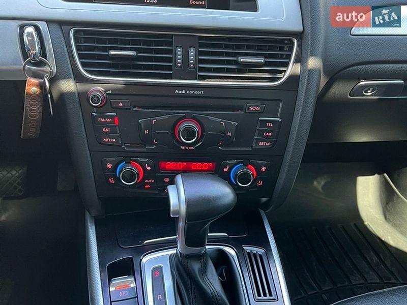 Седан Audi A4 2010 в Обухове