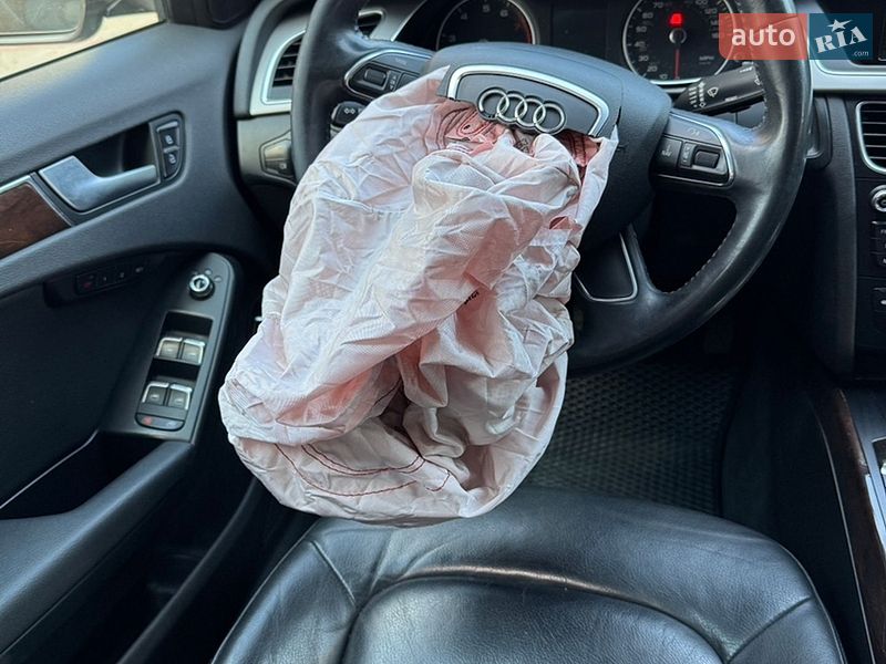 Седан Audi A4 2014 в Івано-Франківську