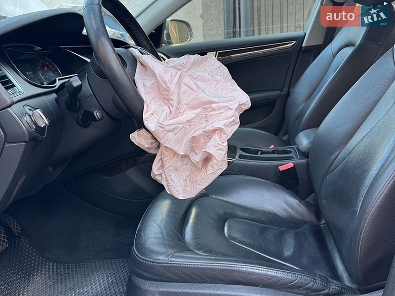 Седан Audi A4 2014 в Івано-Франківську