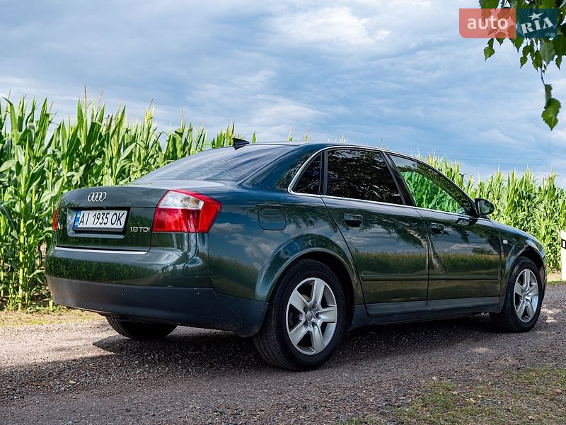 Седан Audi A4 2001 в Обухове