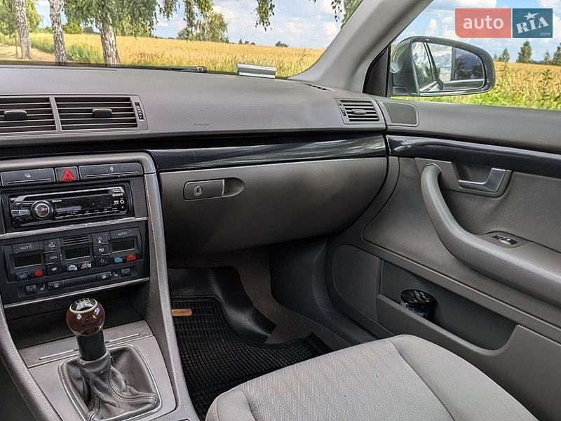 Седан Audi A4 2001 в Обухове