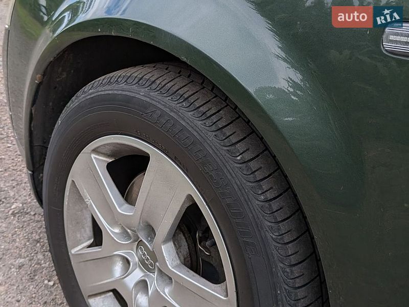 Седан Audi A4 2001 в Обухове