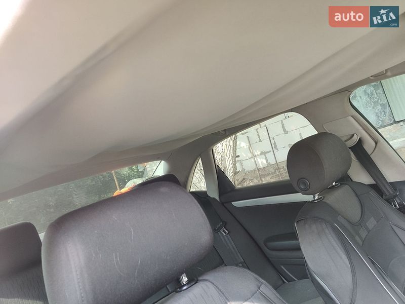 Седан Audi A4 2005 в Краснограде