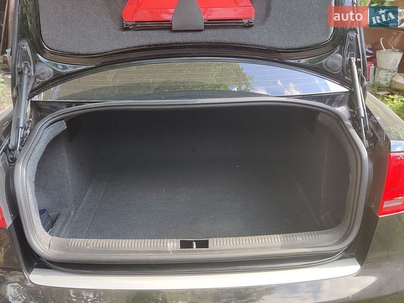 Седан Audi A4 2005 в Краснограде