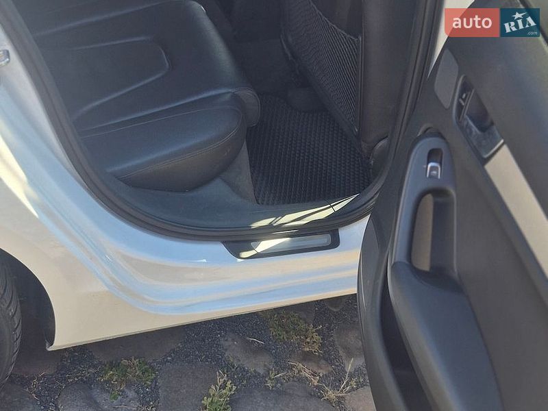 Седан Audi A4 2013 в Мукачевому фото 16 Седан Audi A4 2013 в Мукачевому