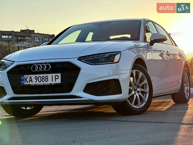Седан Audi A4 2022 в Одесі
