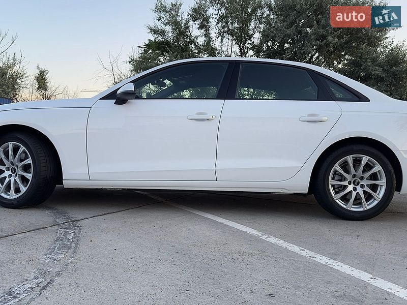 Седан Audi A4 2022 в Одесі