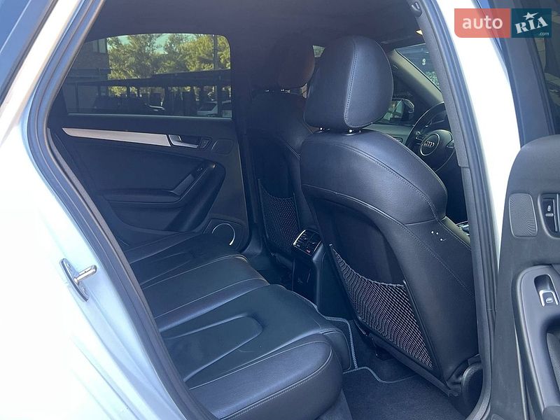 Седан Audi A4 2014 в Дніпрі