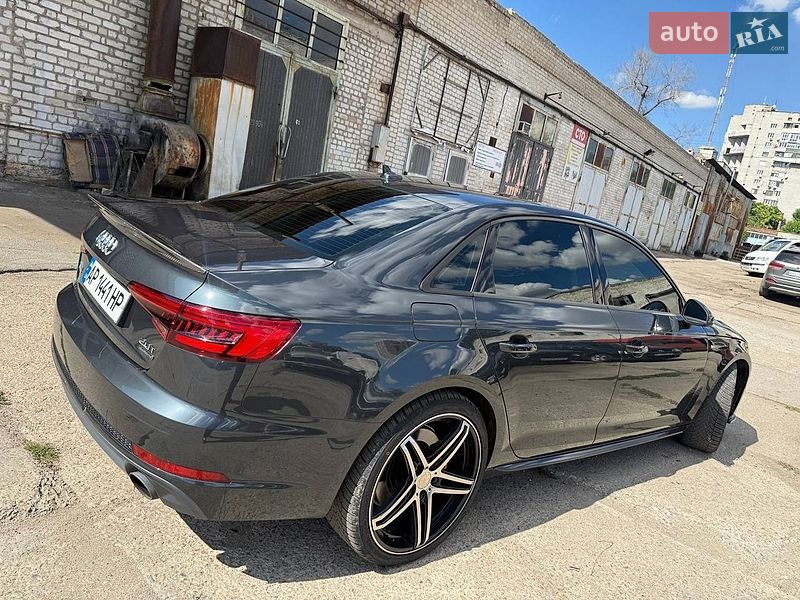 Седан Audi A4 2017 в Запоріжжі