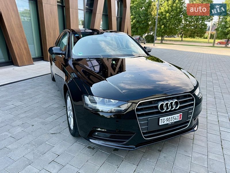 Седан Audi A4 2012 в Луцке