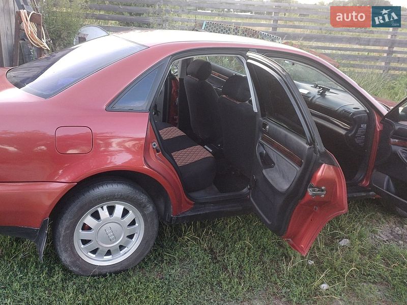 Седан Audi A4 1996 в Любешове