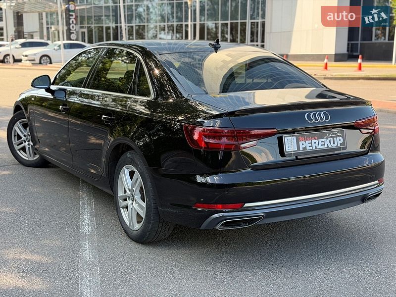 Седан Audi A4 2018 в Киеве