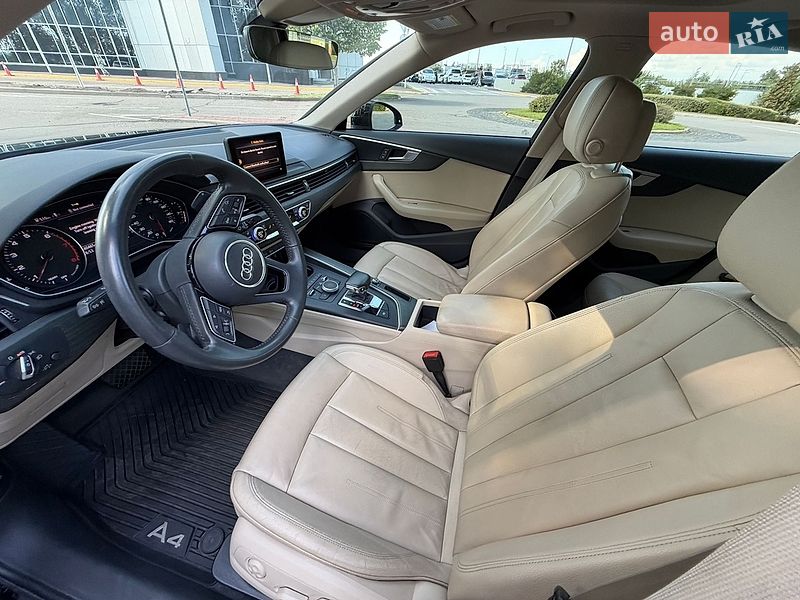 Седан Audi A4 2018 в Киеве