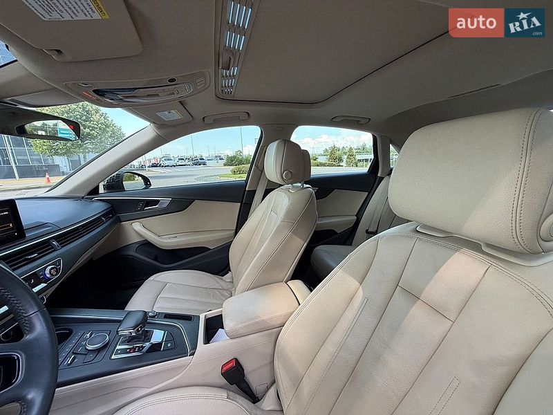 Седан Audi A4 2018 в Киеве
