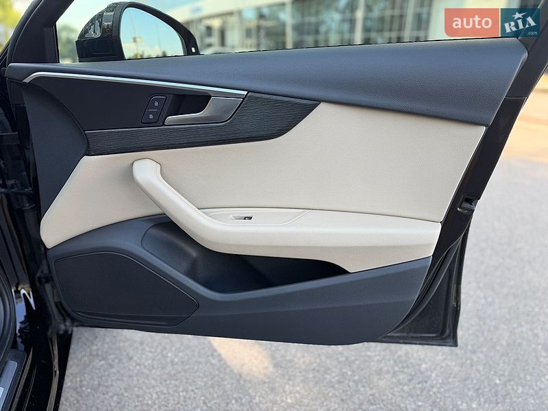 Седан Audi A4 2018 в Киеве