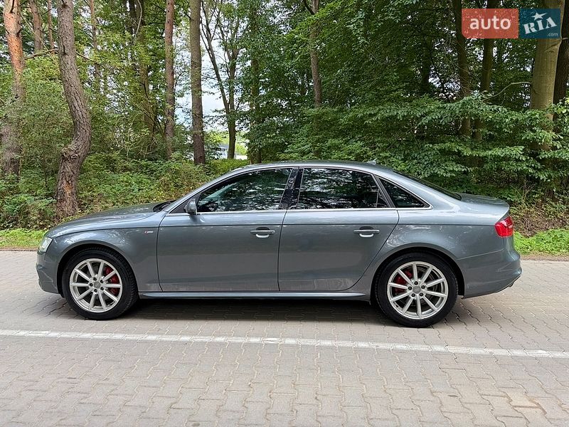 Седан Audi A4 2015 в Львові