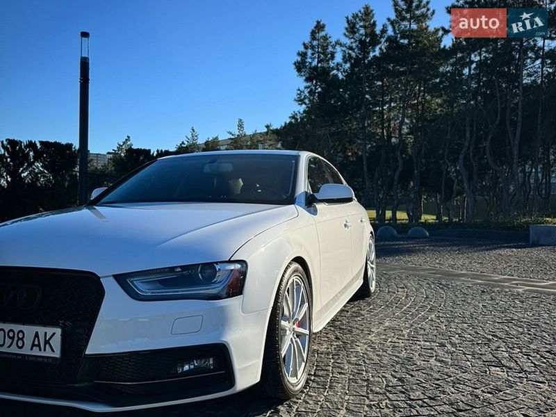 Седан Audi A4 2015 в Дніпрі