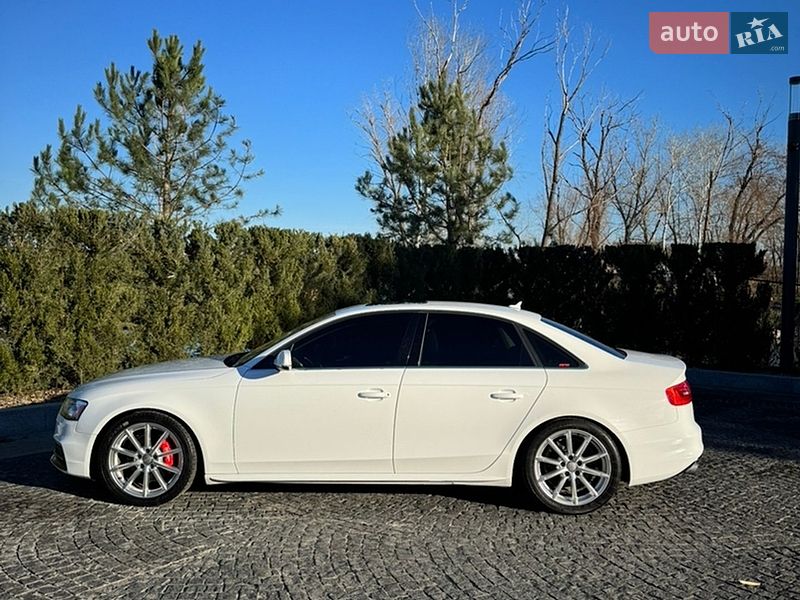 Седан Audi A4 2015 в Дніпрі
