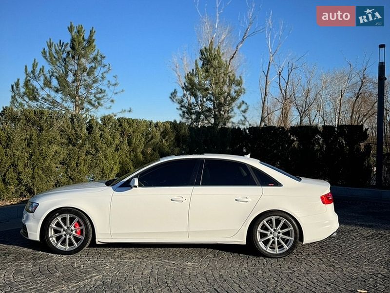 Седан Audi A4 2015 в Дніпрі