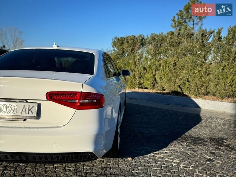 Седан Audi A4 2015 в Дніпрі