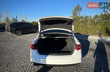 Седан Audi A4 2015 в Дніпрі