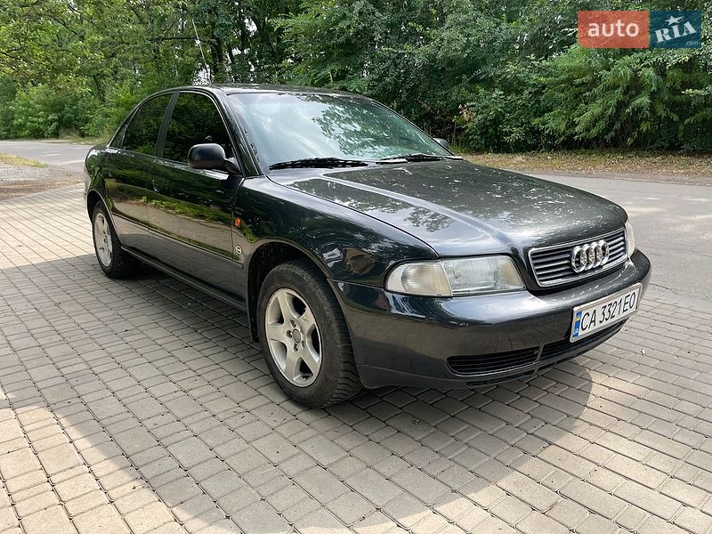 Седан Audi A4 1995 в Умани