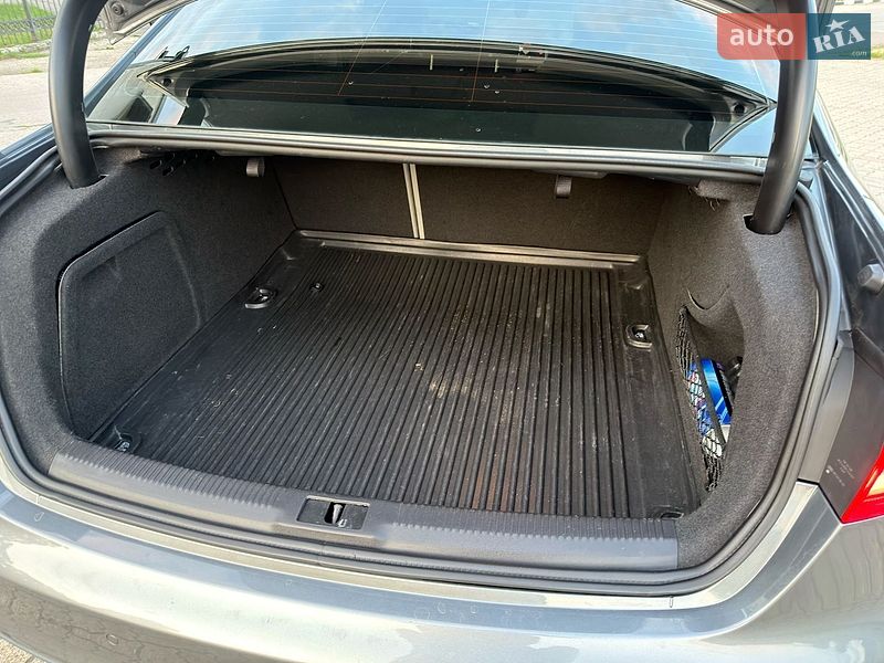 Седан Audi A4 2014 в Стрые