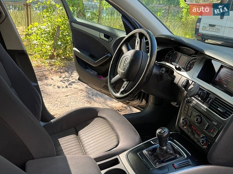 Седан Audi A4 2010 в Львові