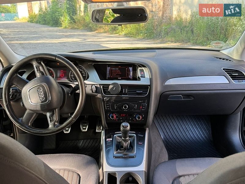 Седан Audi A4 2010 в Львові
