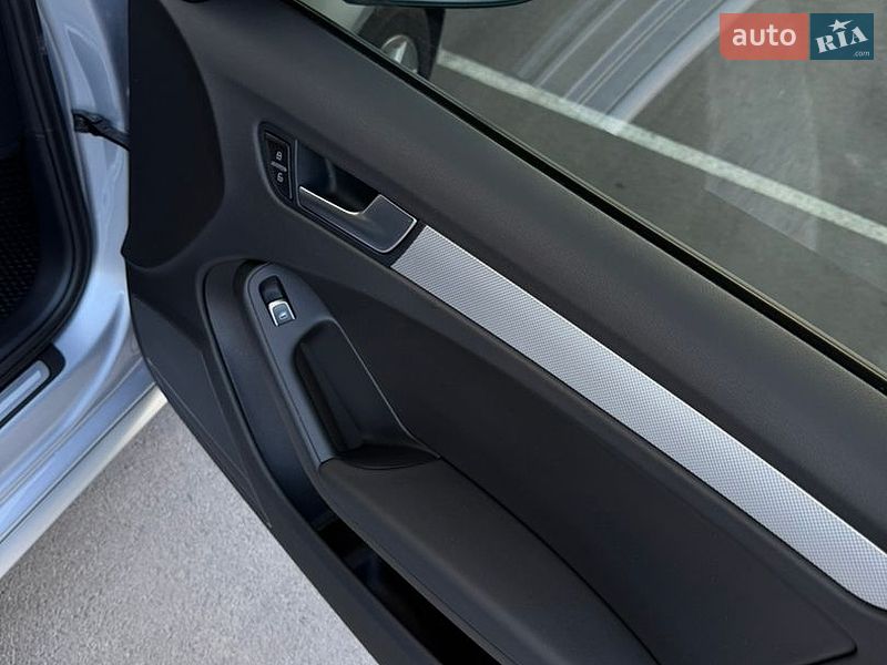 Седан Audi A4 2015 в Киеве
