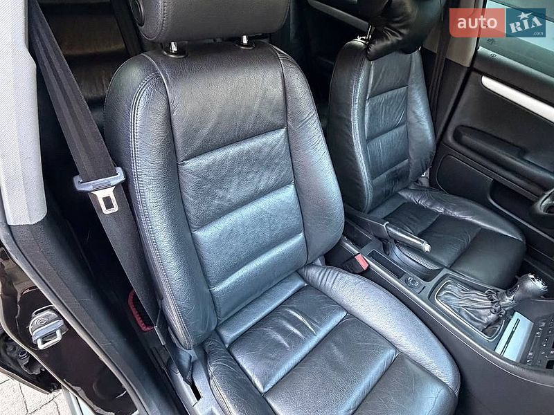 Седан Audi A4 2004 в Сокале