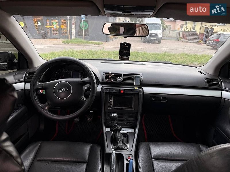 Седан Audi A4 2004 в Сокале