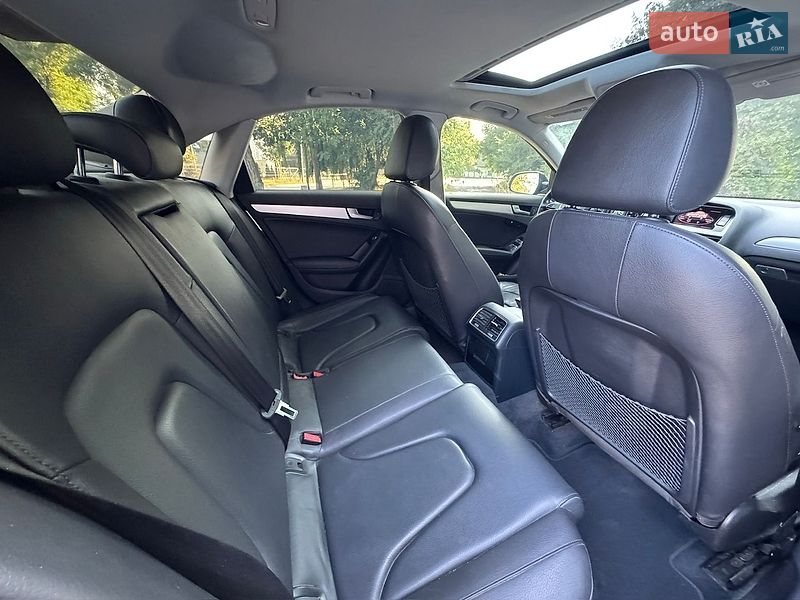 Седан Audi A4 2013 в Львові
