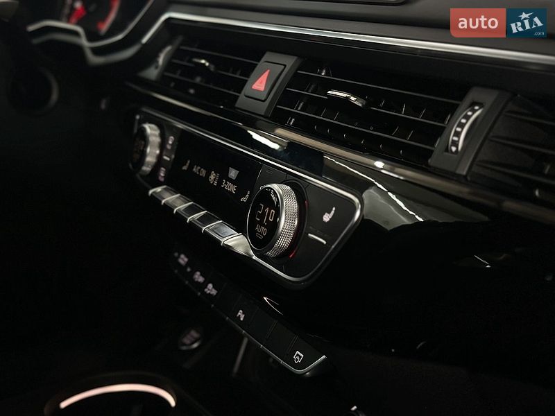 Седан Audi A4 2018 в Ровно
