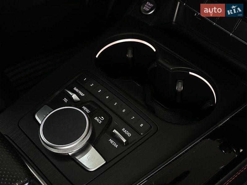 Седан Audi A4 2018 в Ровно