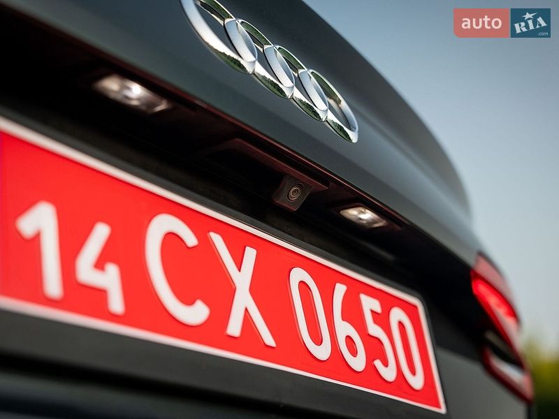 Седан Audi A4 2019 в Львові
