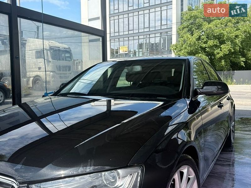 Седан Audi A4 2012 в Івано-Франківську