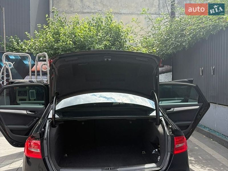 Седан Audi A4 2012 в Івано-Франківську