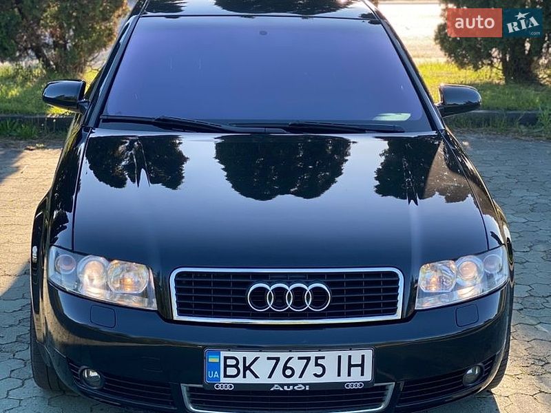 Седан Audi A4 2004 в Дубні
