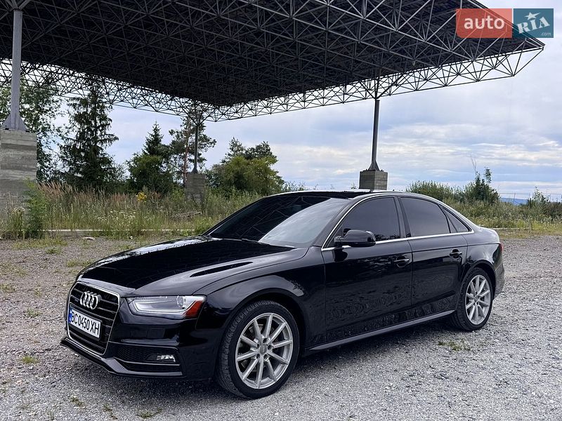 Седан Audi A4 2015 в Самборі