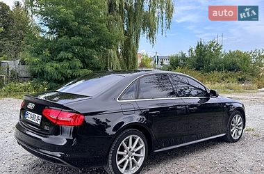 Седан Audi A4 2015 в Самборі