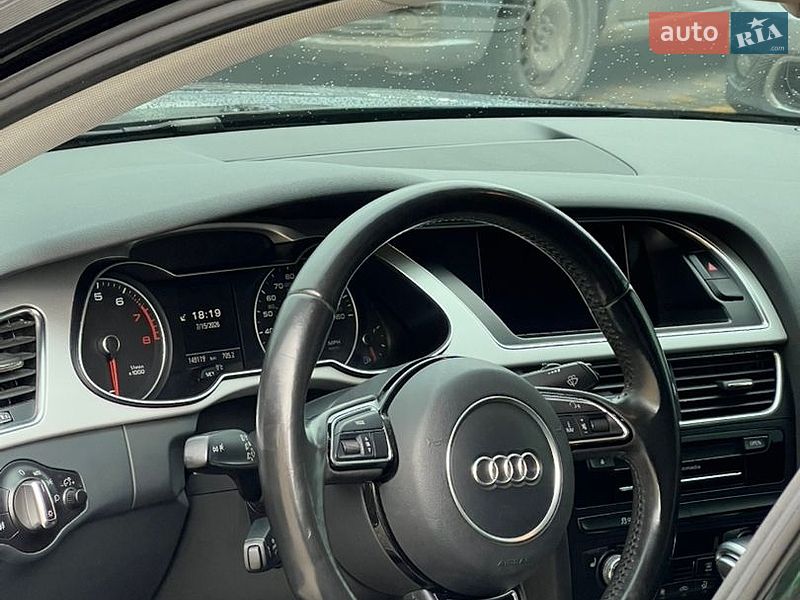 Седан Audi A4 2015 в Самборі