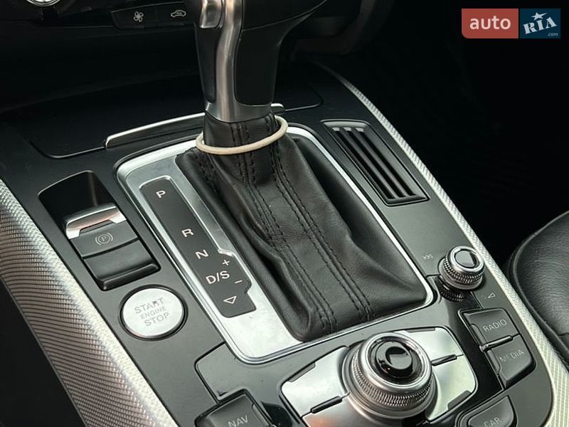 Седан Audi A4 2015 в Самборі
