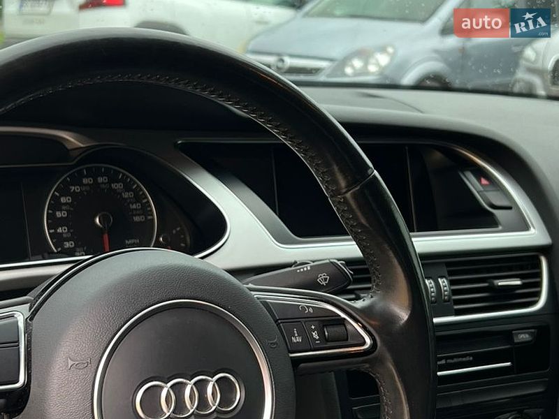 Седан Audi A4 2015 в Самборі