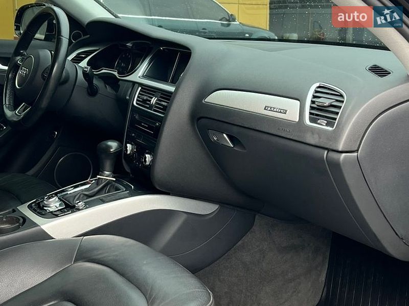 Седан Audi A4 2015 в Самборі