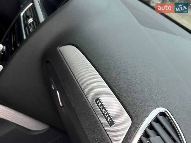 Седан Audi A4 2015 в Самборі