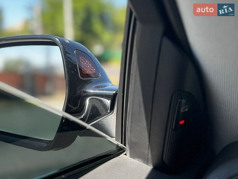 Седан Audi A4 2015 в Хмельницькому