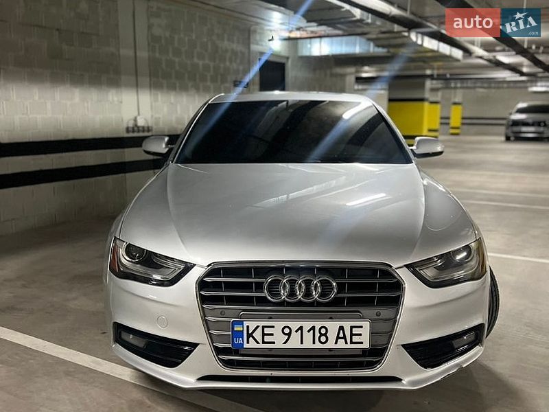 Седан Audi A4 2013 в Днепре